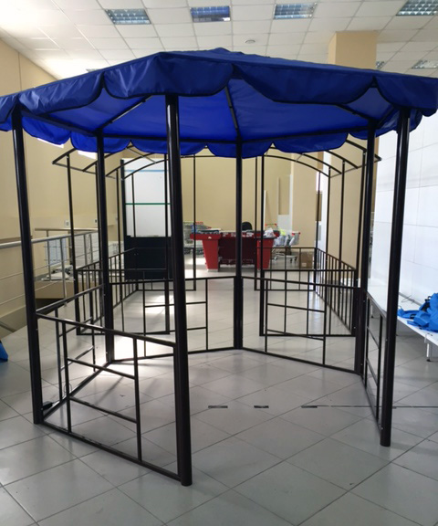 семейная беседка с тентом на крышу